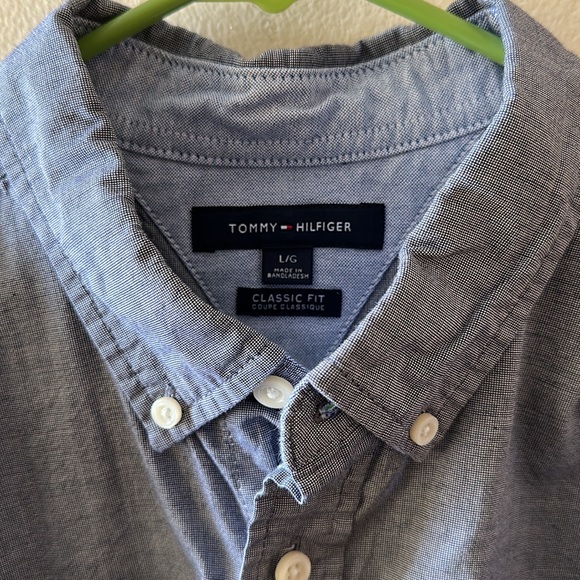 Tommy Hilfiger button down - Picture 4 of 5
